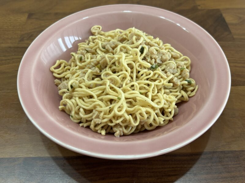 ベースヤキソバ（塩焼きそば）盛り付け